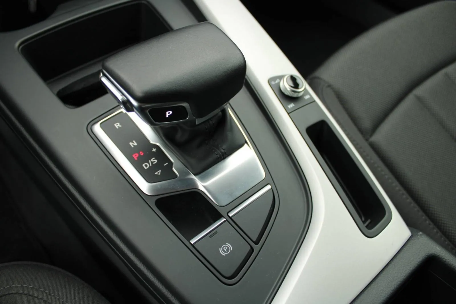 audi a4 30 tdi s-tronic *led, navigacija, kamera* - slika 17