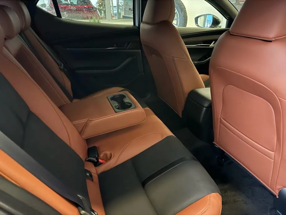 mazda 3 e-skyactive g 140 nagisa - slika 11