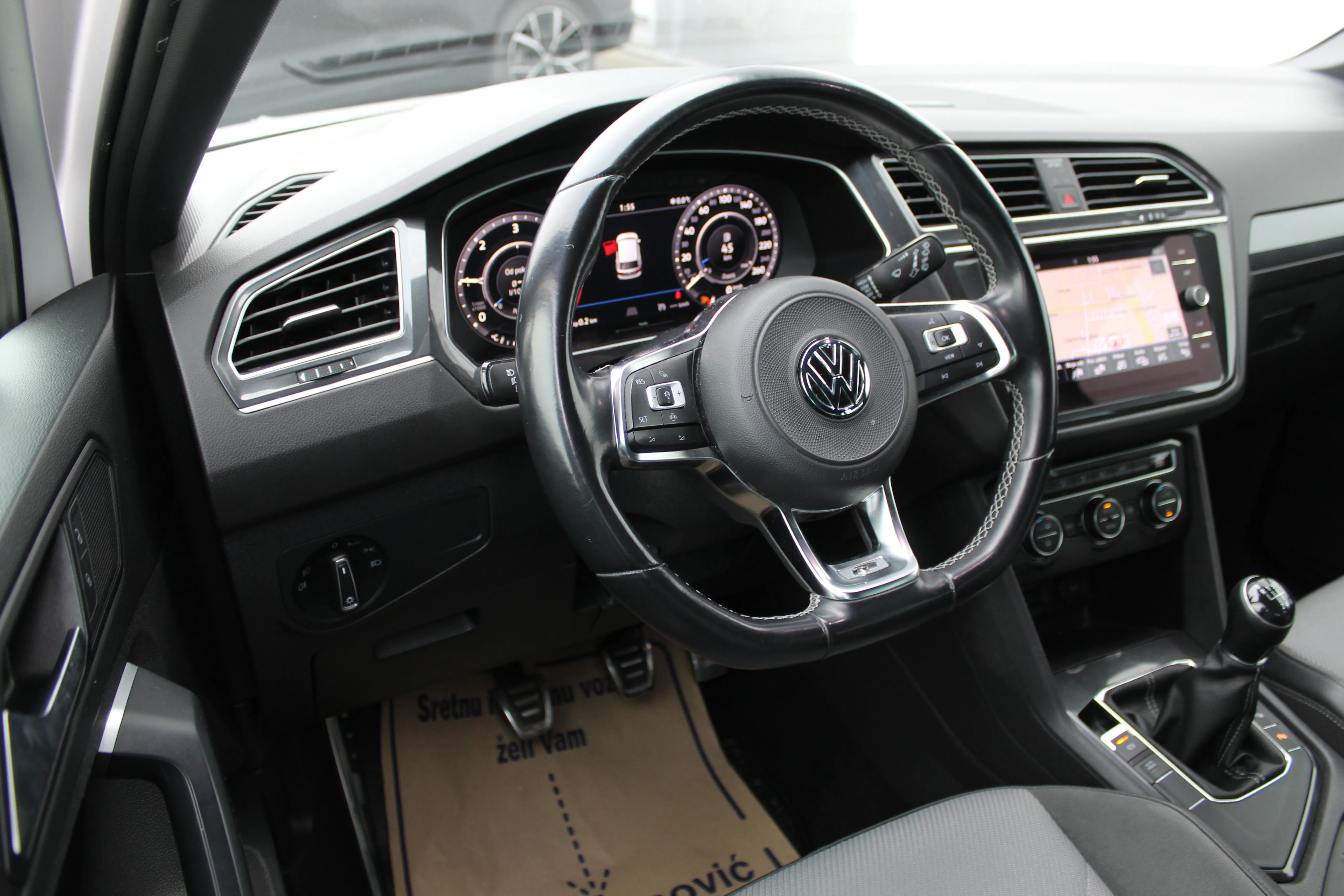 12972 tiguan 2.0 tdi highline + r-line paket - slika 9
