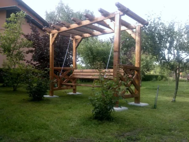 drvena ljuljačka s pergolom – čvrstoća, udobnost i prirodni ugođaj - slika 7