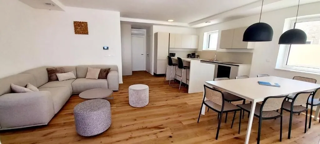 umag-moderna villa sa bazenom samo 900 m od plaže na prodaji (prodaja) - slika 7