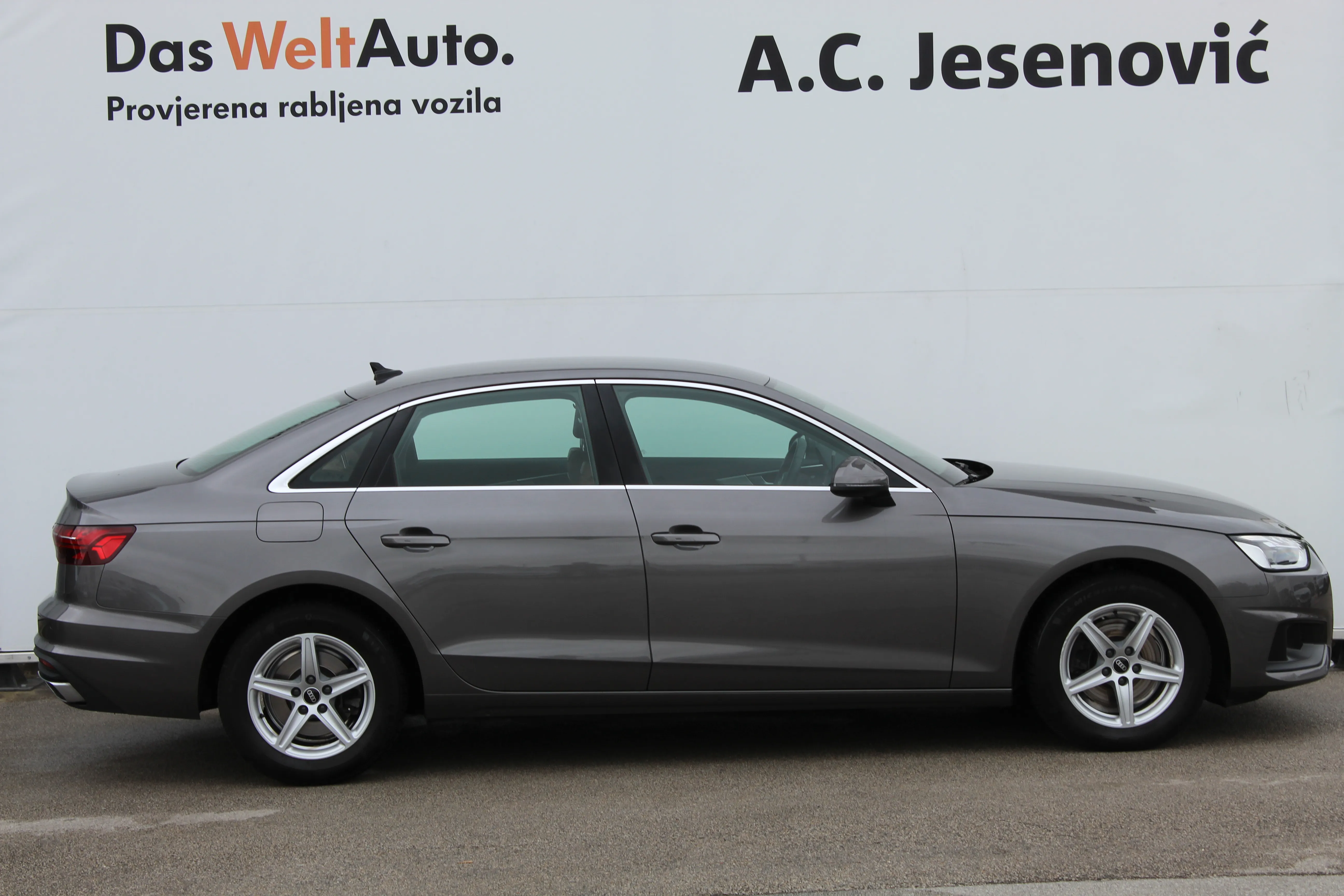 13227 audi a4 30tdi s tr - slika 4