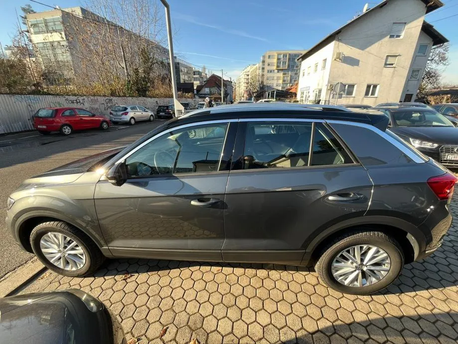 vw t-roc 1,0 tsi, navi, parking senzori i kamera 4x garancije! - slika 3