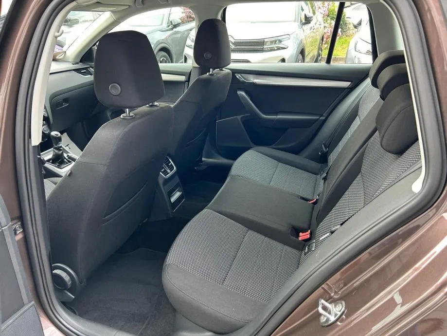 škoda octavia sw 1,6 tdi - 149.000km - servisna - odlična - reg 1 god! - slika 8