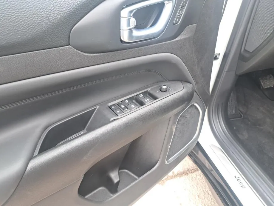jeep compass 1.5 e-hybrid 130 dct fwd summit - slika 14