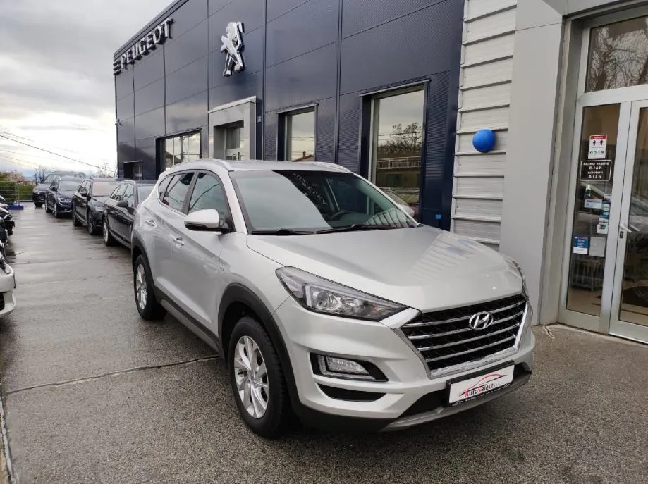 hyundai tucson 1,6 crdi - hybrid - 120.000km - kamera - navi - reg ! - slika 3