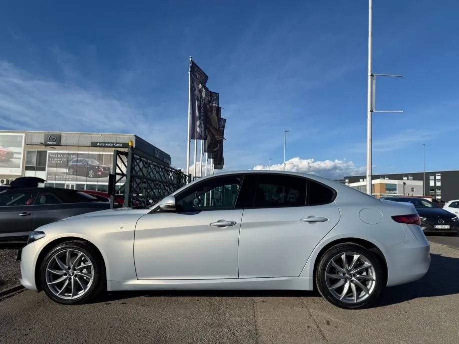 alfa giulia 2.2d automatik ti q4 210ks velika navi°kamera°koža°leasing - slika 4