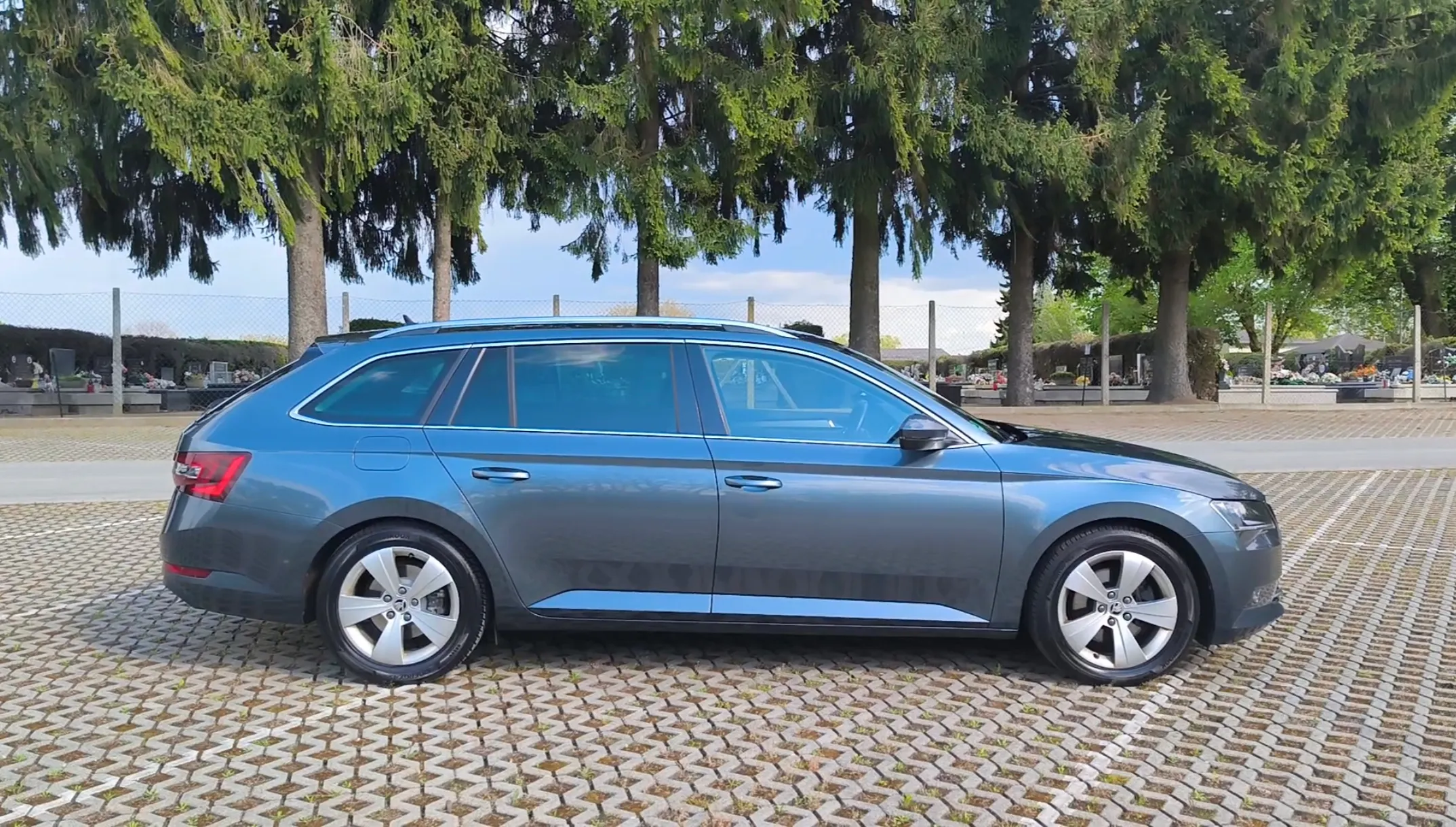 škoda superb combi 2,0 tdi, dsg, virtual, 140kw, ekstra stanje - slika 7