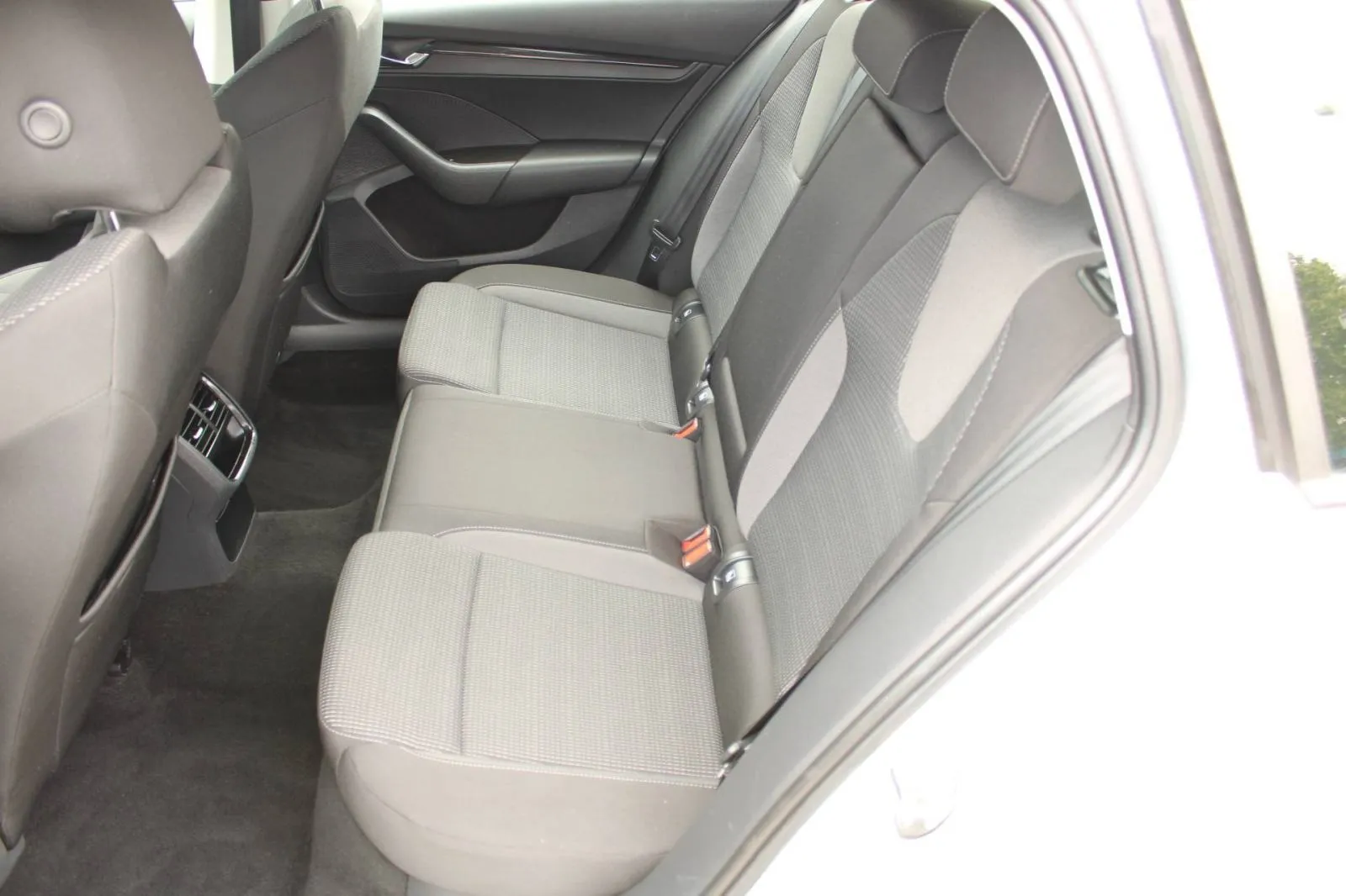 škoda octavia combi 1.0 tsi *led, virtual, navigacija, kamera* - slika 11