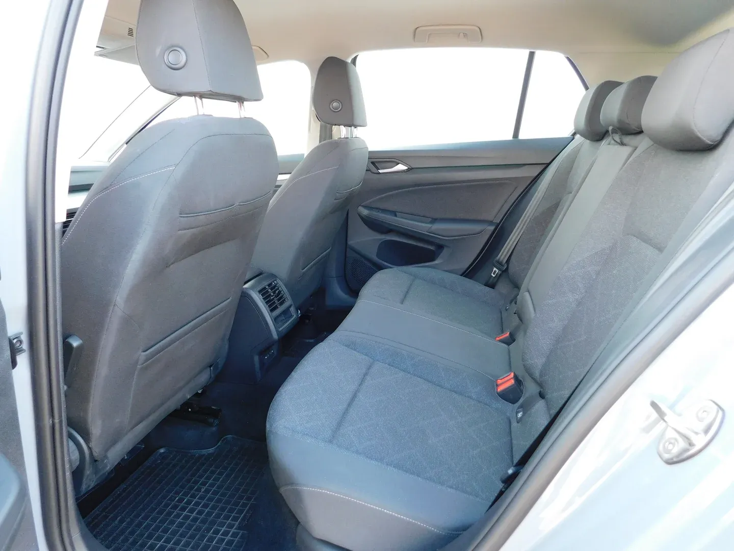 11659 volkswagen golf 2.0 tdi life - slika 10