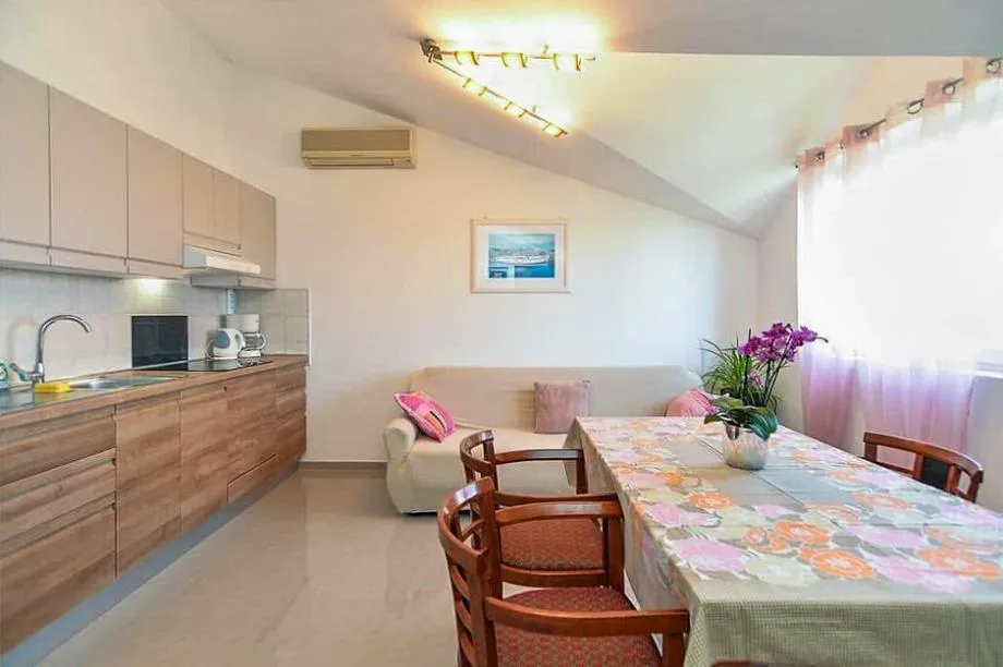 fažana-turistička nekretnina s 7 apartmana i bazenom - slika 10