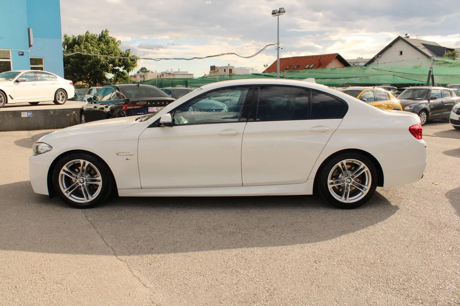 bmw serija 5 520d automatik m-paket *navigacija* - slika 8