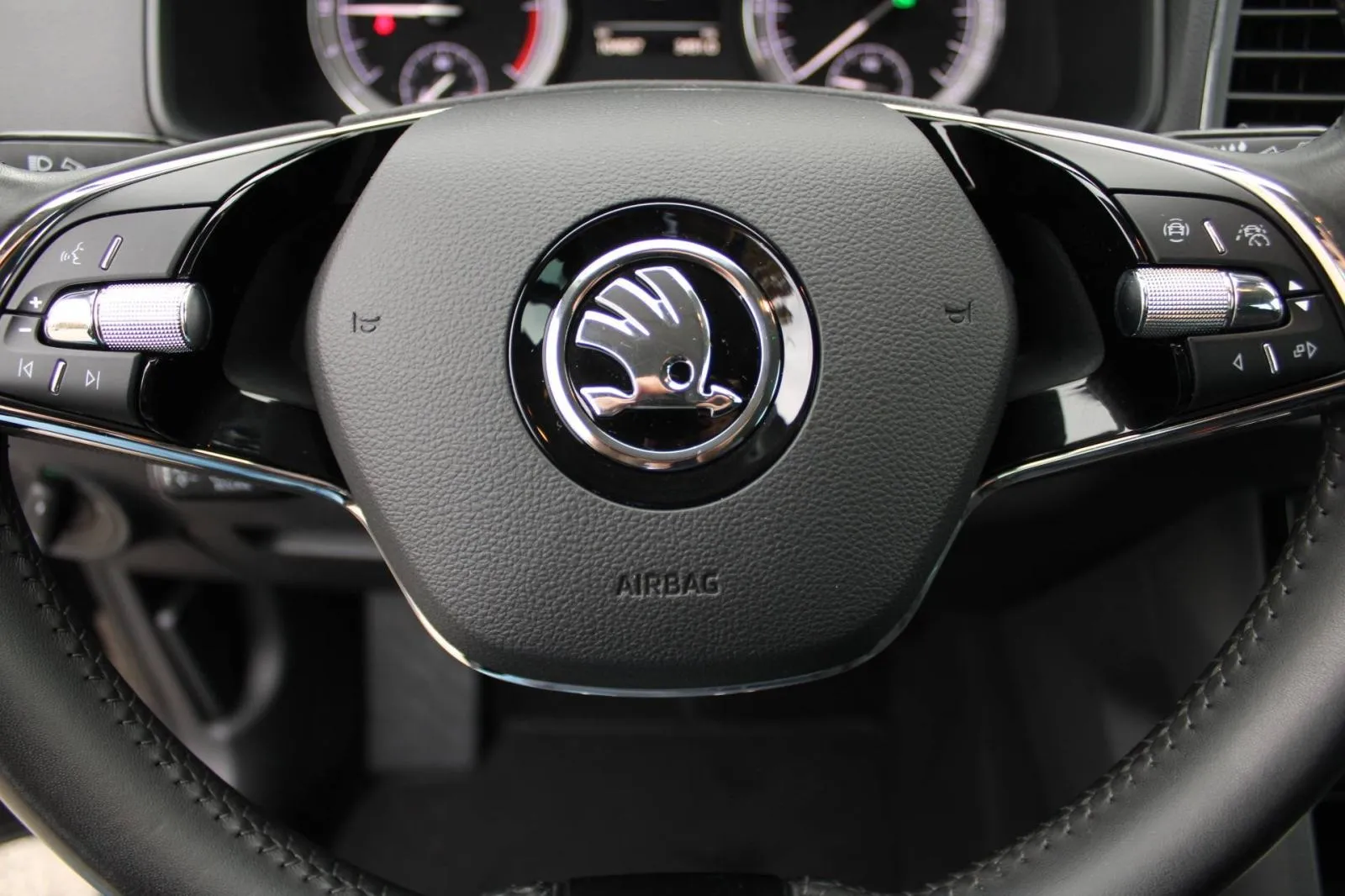 škoda karoq 2.0 tdi dsg *led, navigacija, kamera* - slika 17