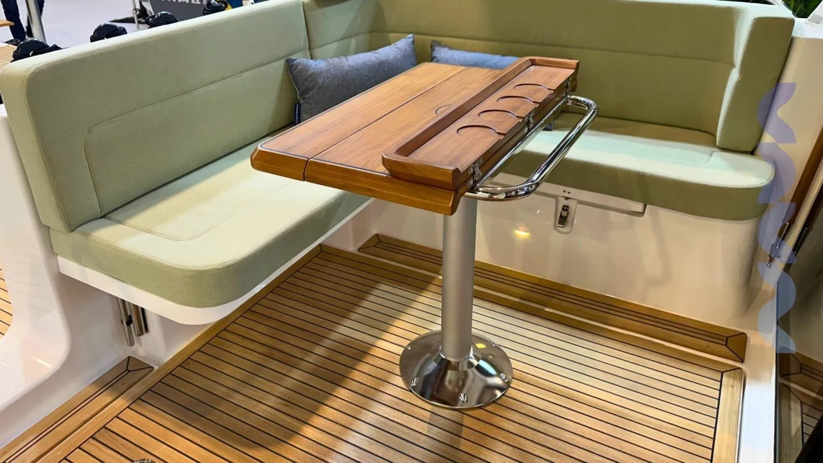nimbus 305 coupe dogovorite razgledavanje u splitu - slika 3