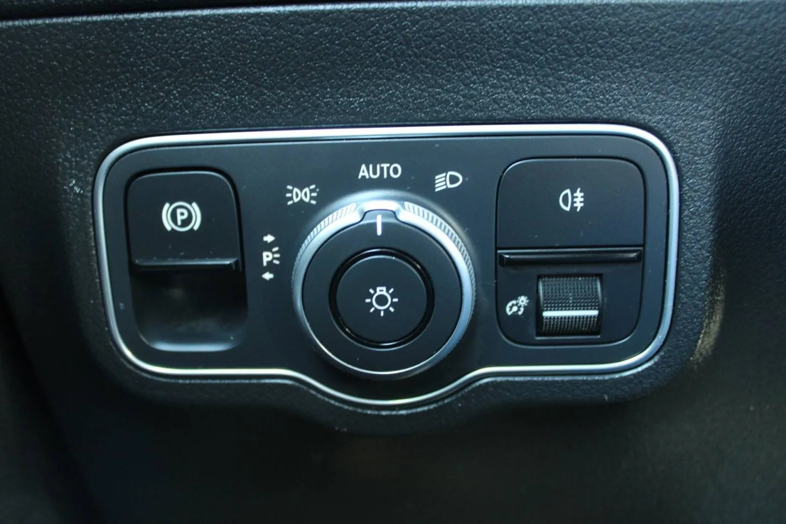 mercedes-benz klasa b 180d automatik *led, kamera* - slika 14