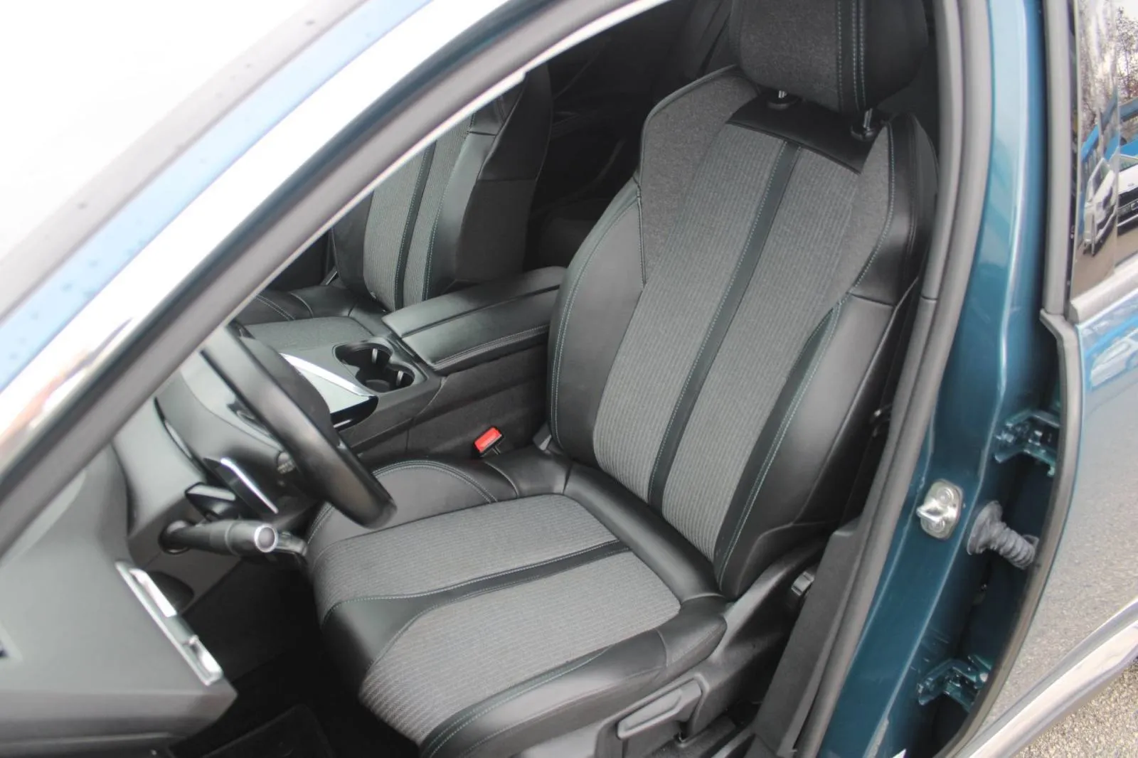peugeot 3008 1.5 hdi automatik allure *led, navigacija, kamera* - slika 11