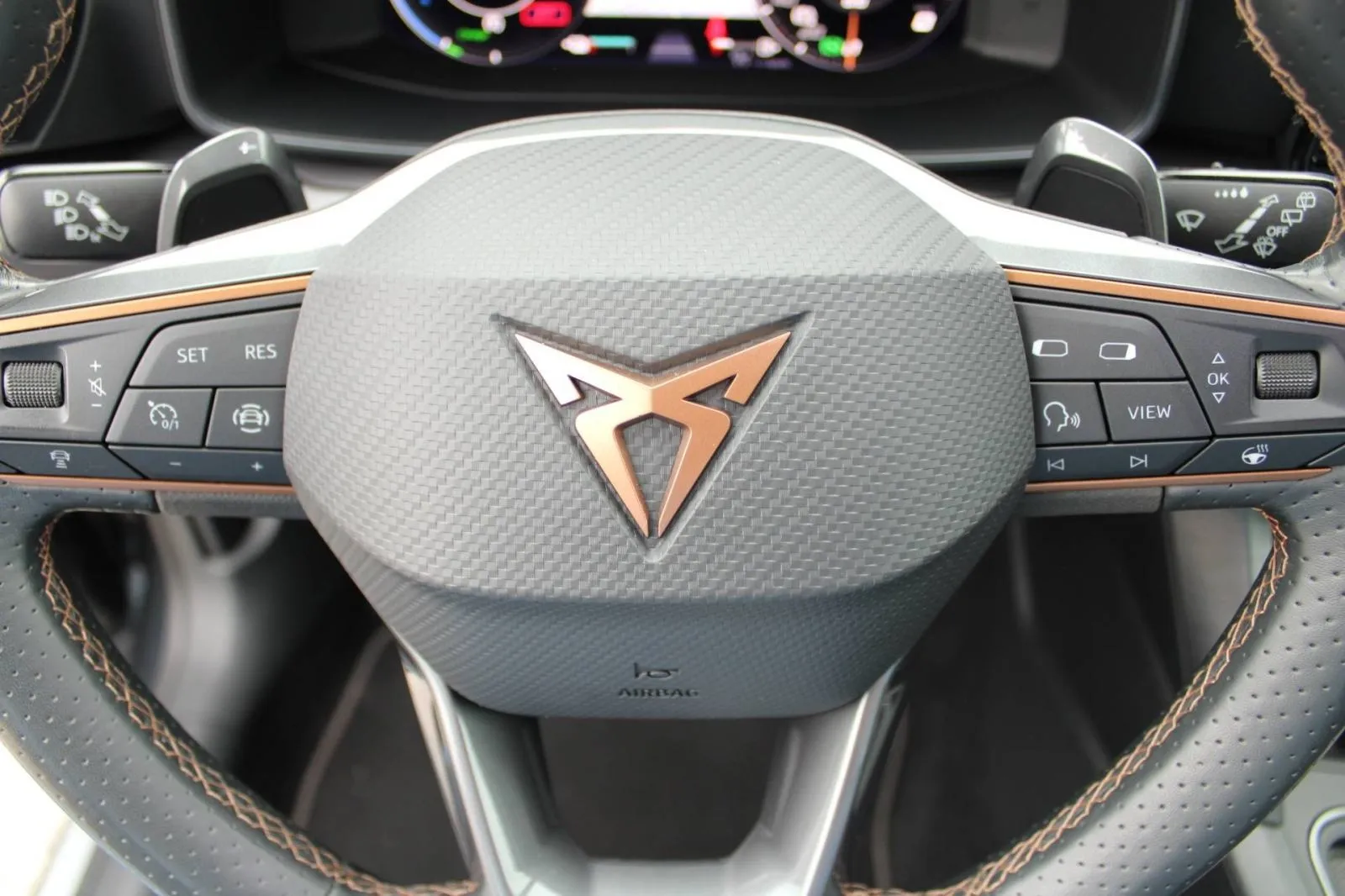 cupra formentor 1.4 e-hybrid dsg *led, navigacija, kamera* - slika 16