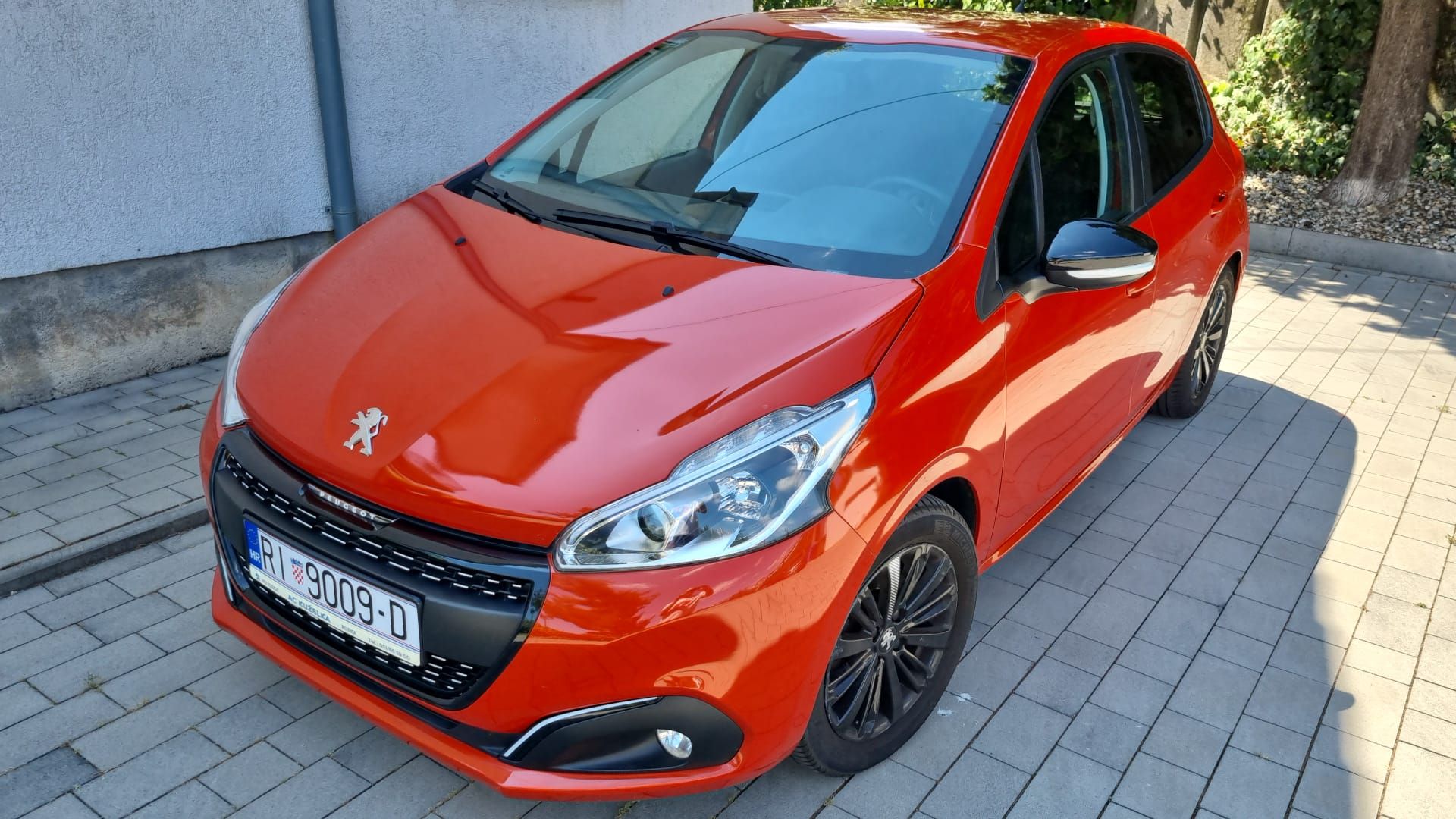 peugeot 208 1.2 puretech - slika 2
