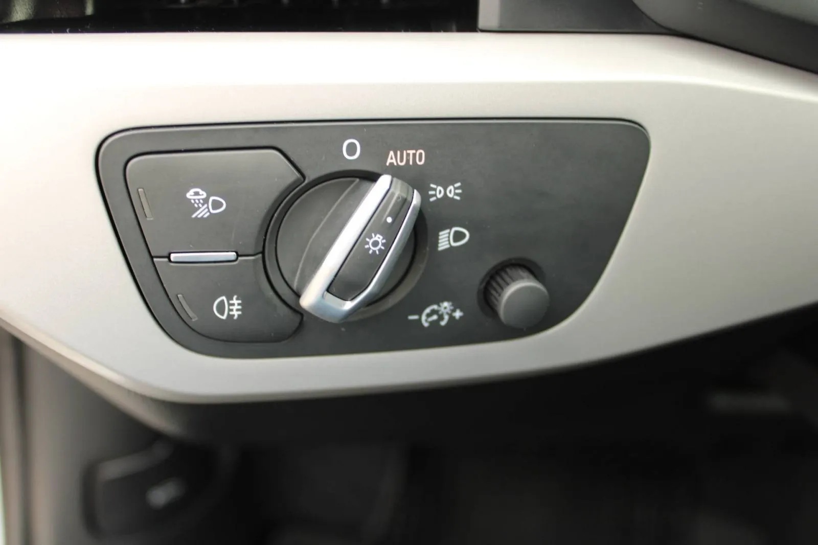 audi a4 40 tdi automatik *virtual, led, navigacija* - slika 15