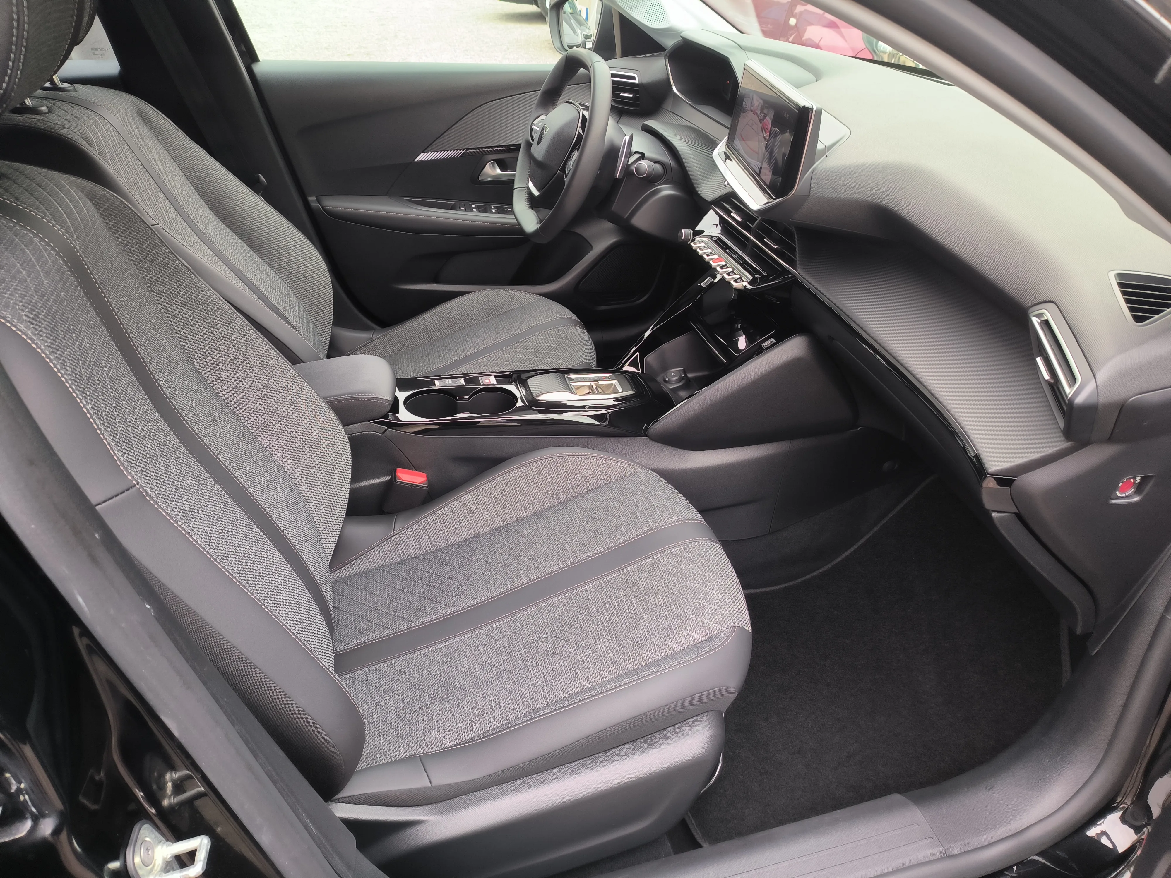 peugeot 208 1.2 allure, automatik, servisna, jamstvo, reg. 1 godinu - slika 13