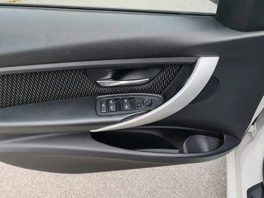bmw serija 3 touring 318d automatik 2012g. 223000 kartice - slika 12