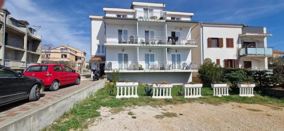 biograd - kuća (hostel) za smještaj gostiju(470m2), blizina centra - slika 2