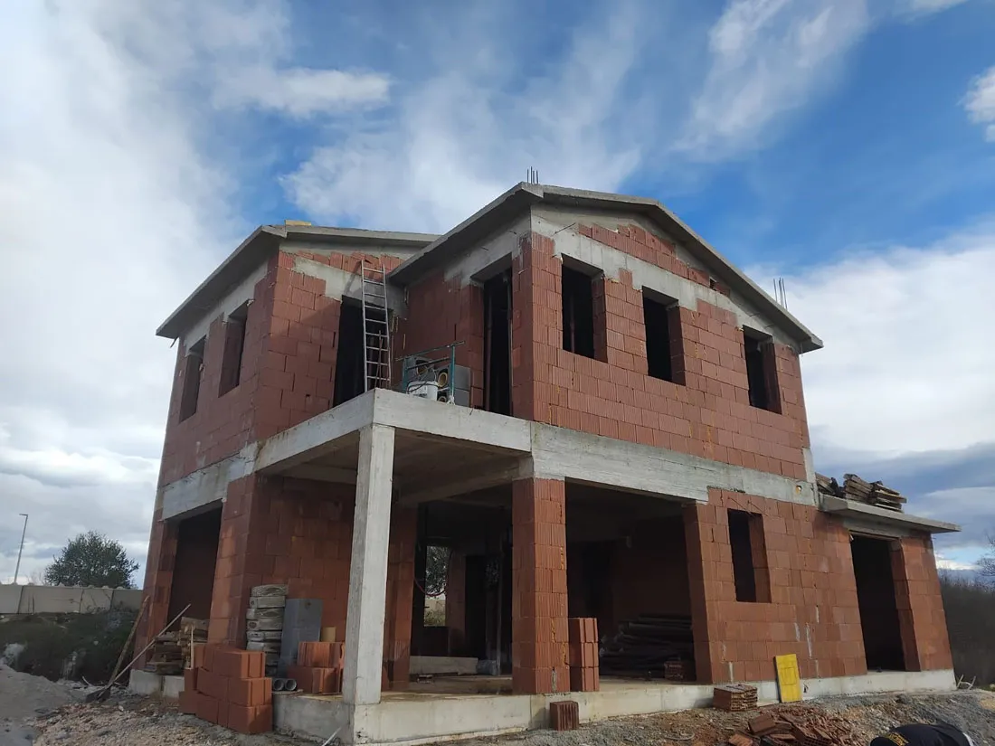 Prodaja – Muntrilj- okolica, kuća s bazenom u izgradnji ( KOP-781) - Muntrilj, Tinjan