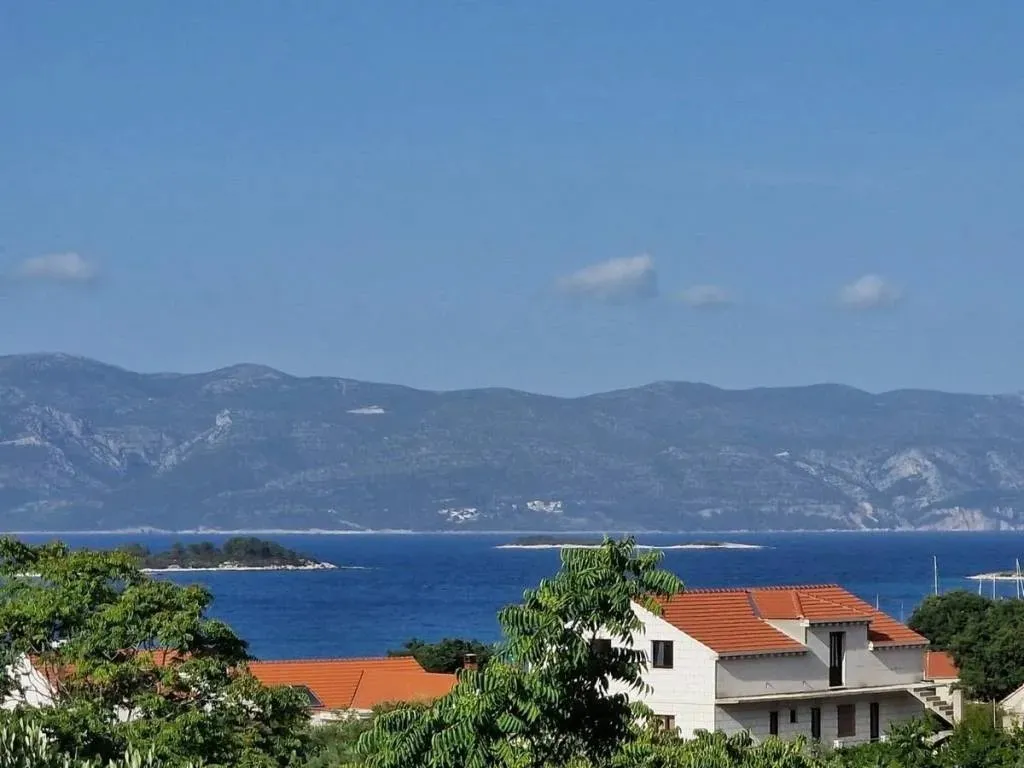 građevinsko zemljište na prodaju - lumbarda - slika 13