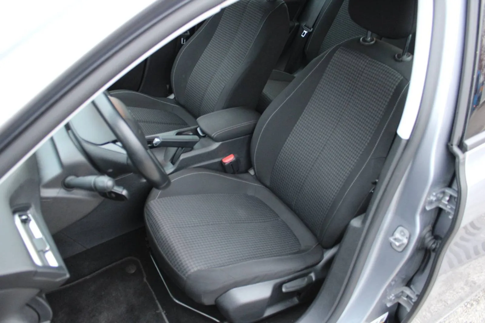 peugeot 308 1.5 hdi business - slika 9