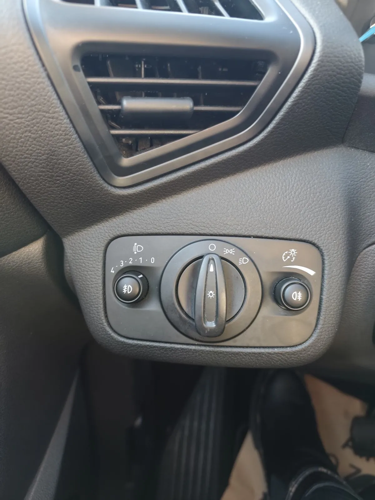 prodajemo ford c-max u odličnom stanju od prvog vlasnika - slika 6