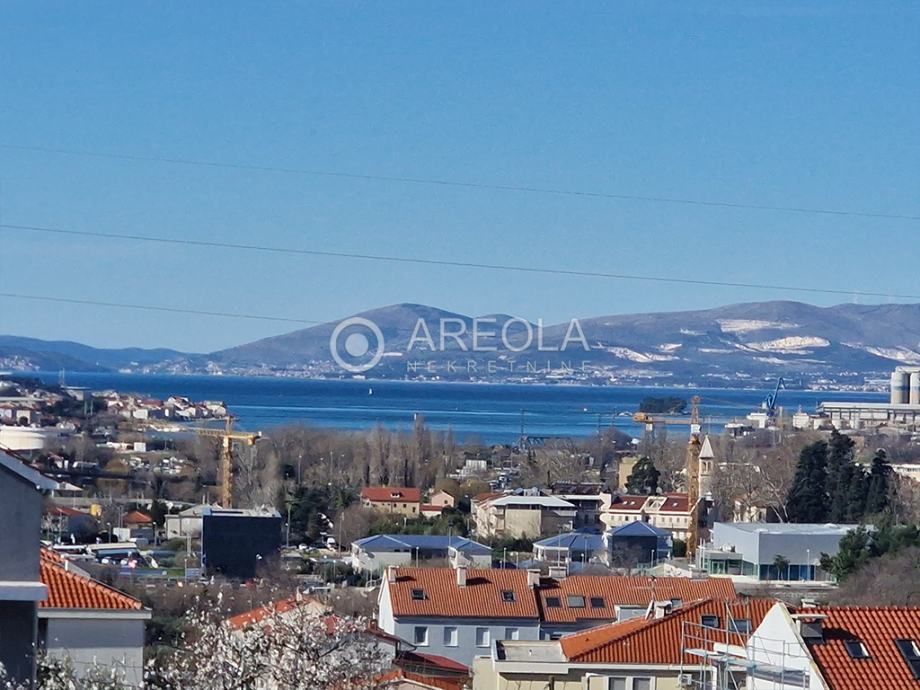 solin - kuća s 2 stana (dvoetažan trosoban + trosoban) + vrtna kućica - slika 2