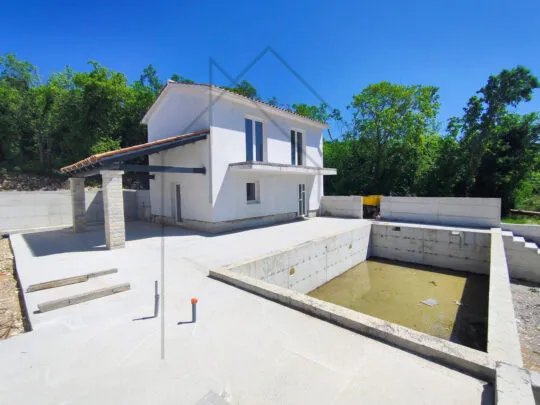 Labin: Kamena kuća s bazenom i pogledom na more
