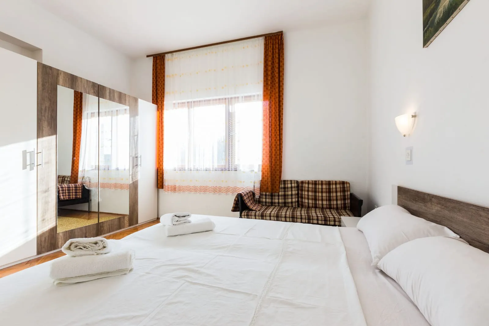 app 4+1 od 49 eura u prizemlju sa velikom terasom ,od plaže 100 metara - slika 16