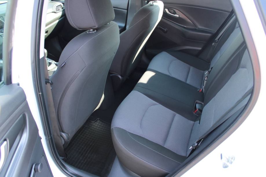 hyundai i30 karavan 1.0 t-gdi 120 - slika 18