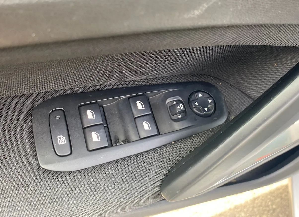 peugeot 308 1,2 puretech ,do 2 godine jamstva,u sustavu pdv-a. - slika 4