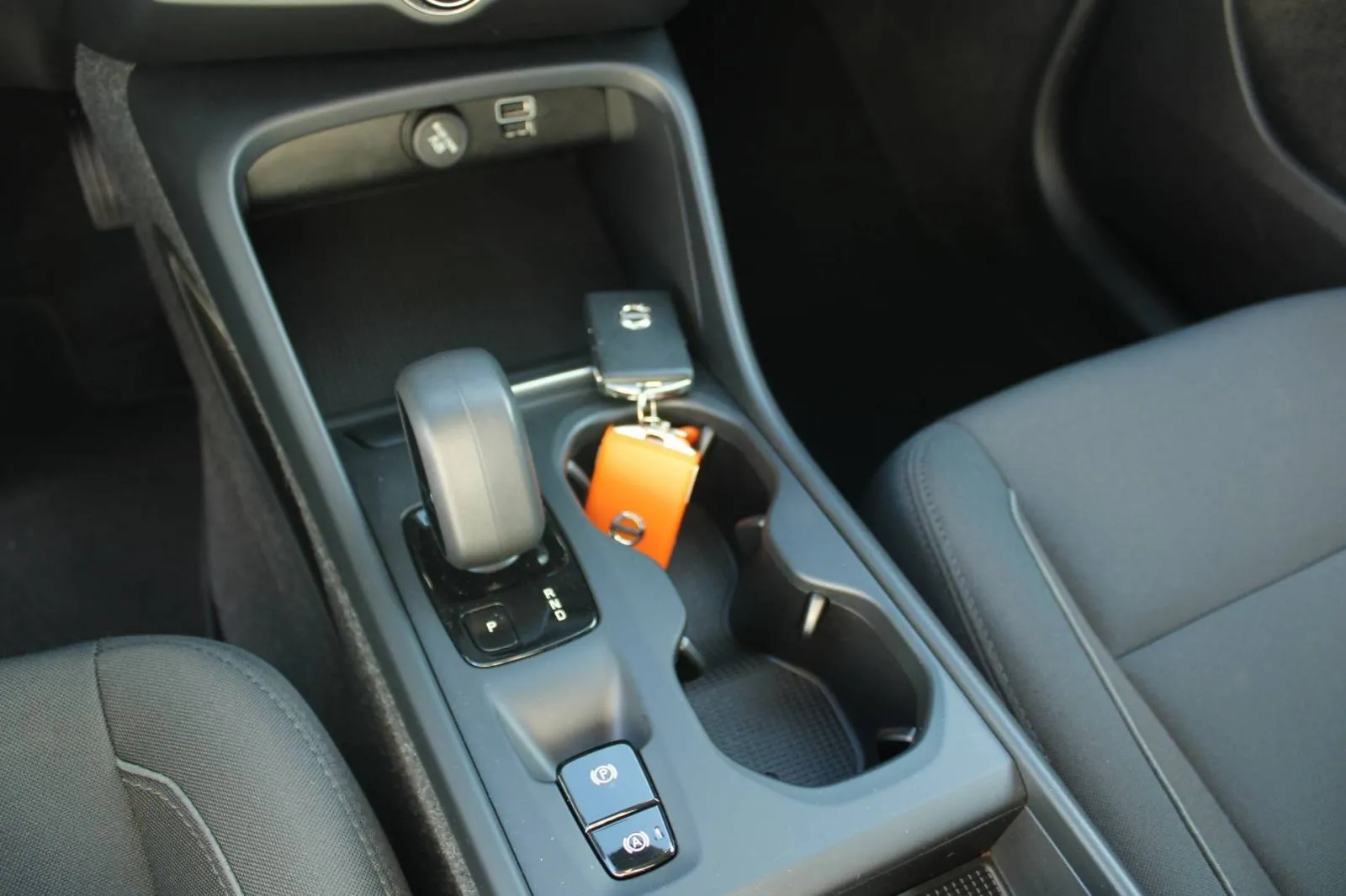 volvo xc40 t5 plug-in hybrid automatik *led, navigacija, kamera - slika 16