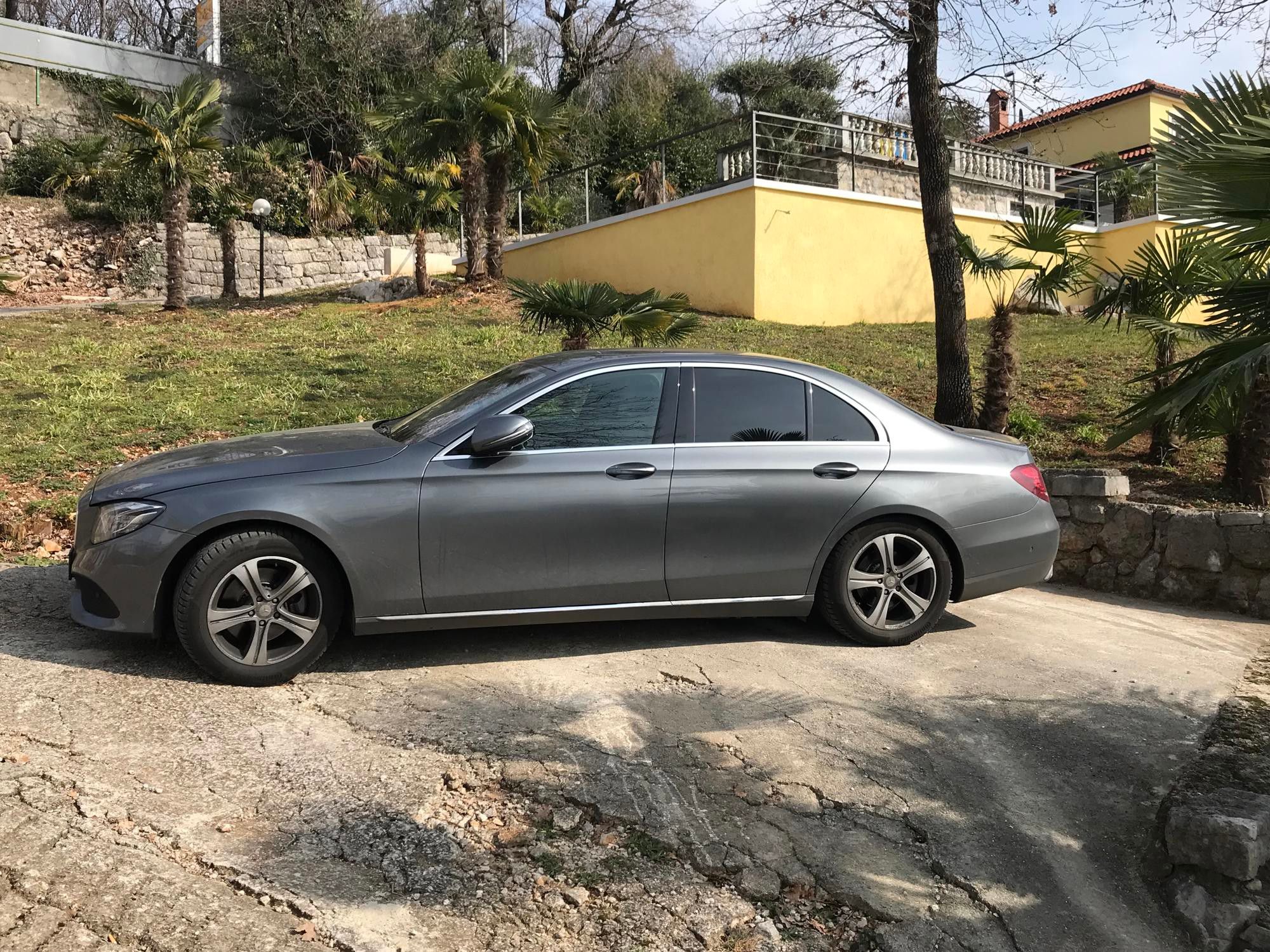 mercedes e250 garancija mb100,memory,360kamera,kuka,led,radari,burmst - slika 2