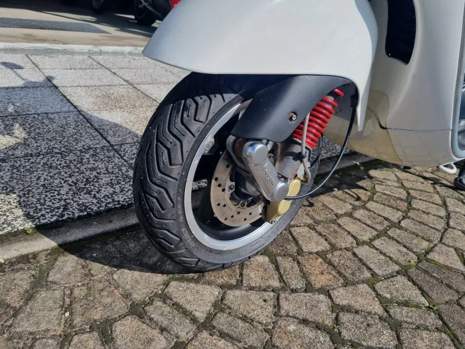 piaggio vespa gts 300 super, 2013 god. - slika 8