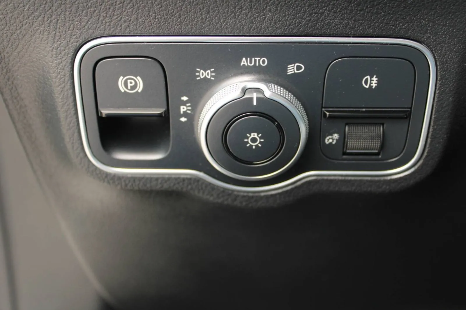 mercedes-benz klasa b 180d amg automatik *led, navigacija, kamera* - slika 14