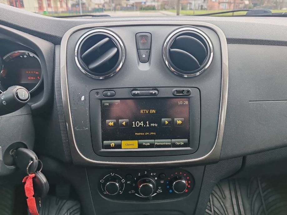 dacia sandero 0,9 tce 90,2014 god,99000 km,kartice - slika 15