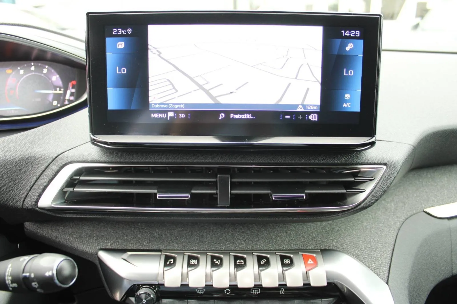 peugeot 5008 1.2 puretech automatik allure *7 sjedala, led, navigacija - slika 16