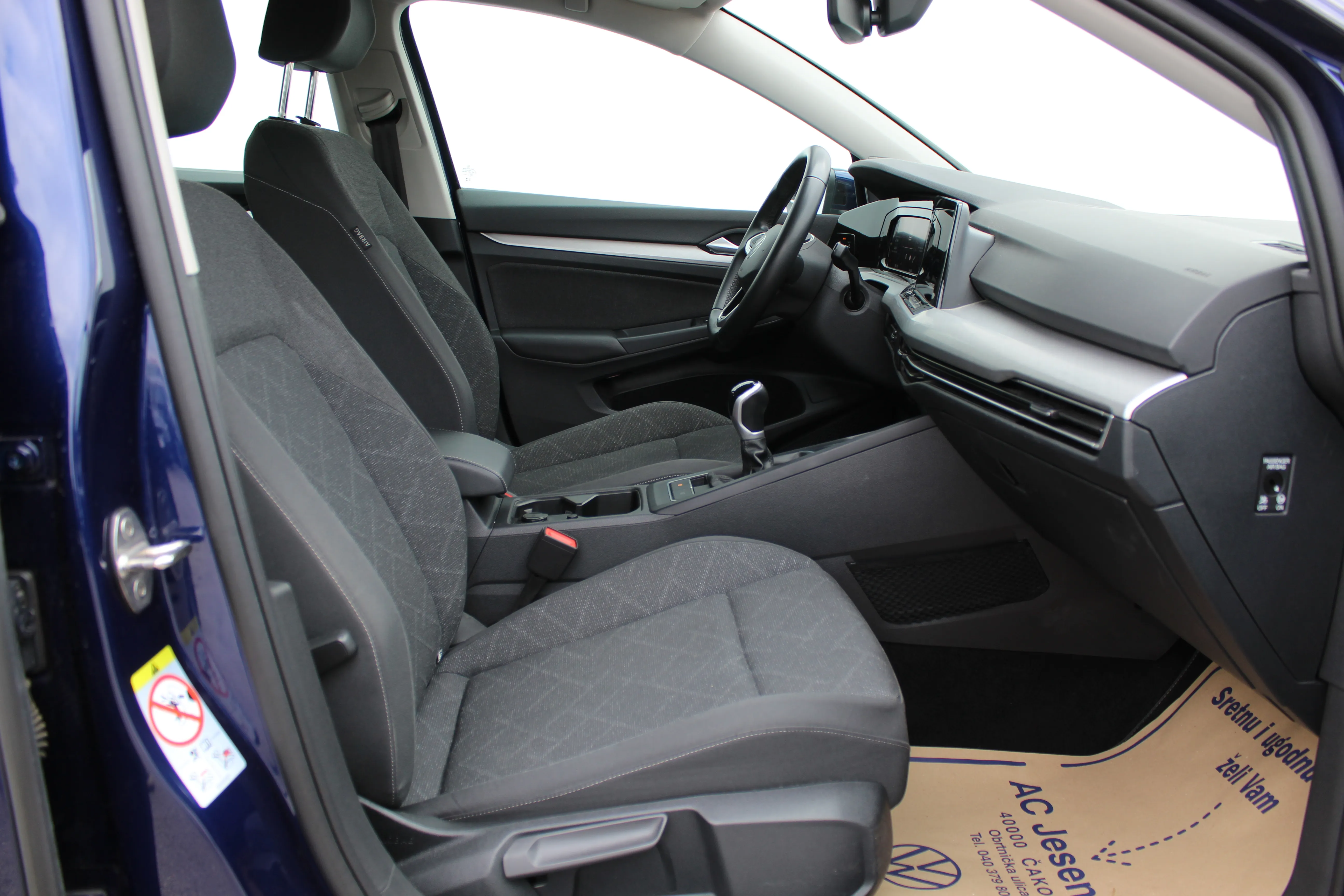 13129 volkswagen golf 1.0 tsi life - slika 12