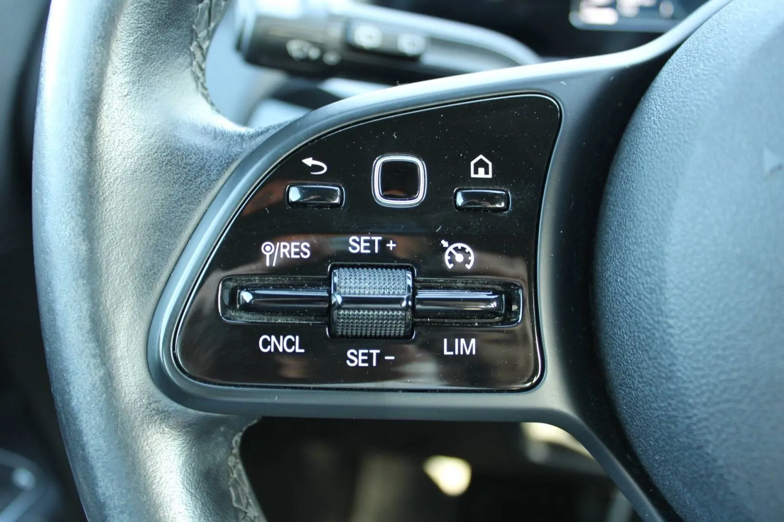 mercedes-benz klasa b 180d automatik *led, kamera* - slika 15