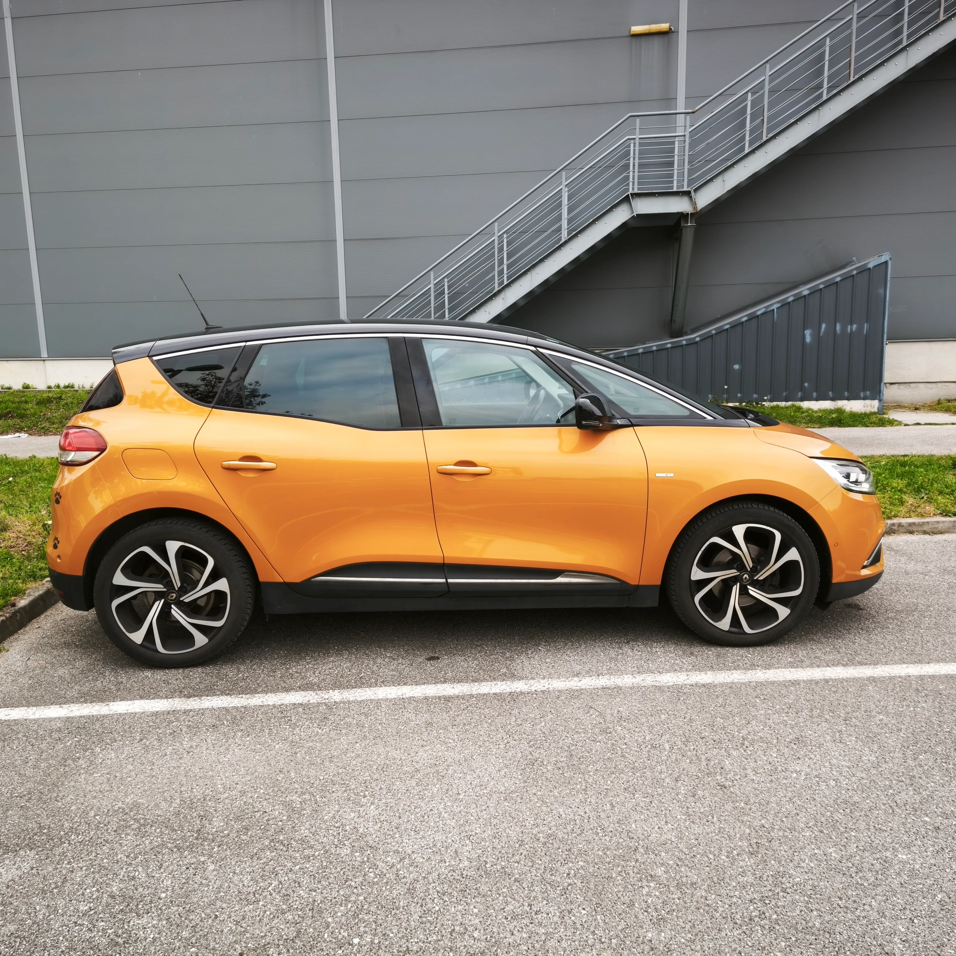 renault scenic iv bose energy dci 110 - slika 14