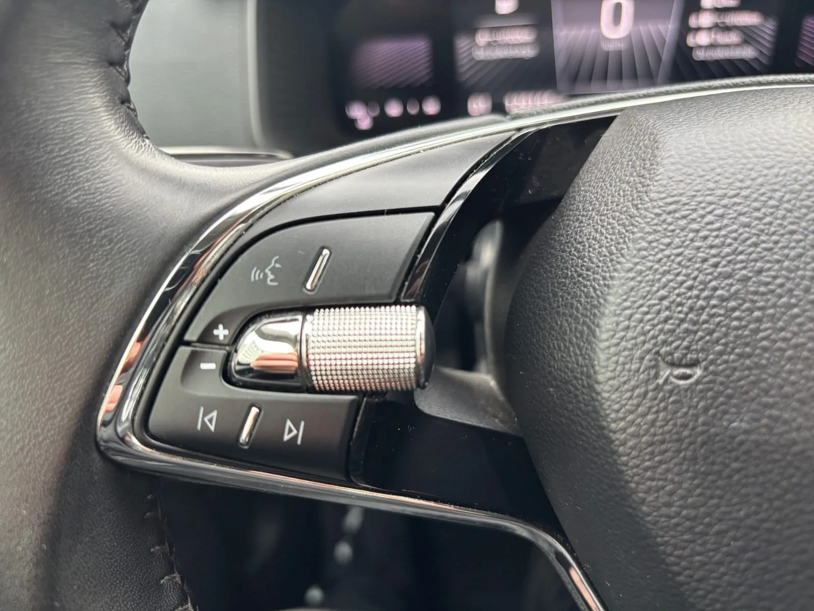 škoda karoq 2.0 tdi 85kw automatik - slika 16