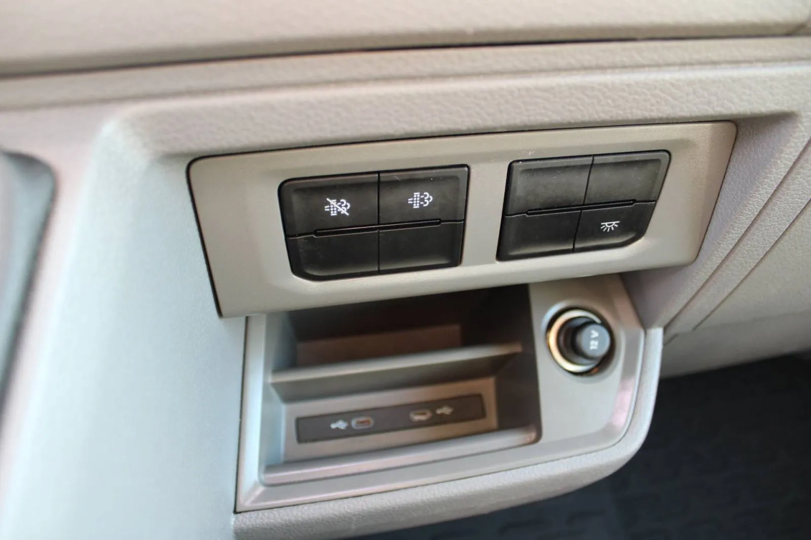 vw crafter 2.0 tdi l3h3 140ks *kamera*, 2024 god. - slika 17