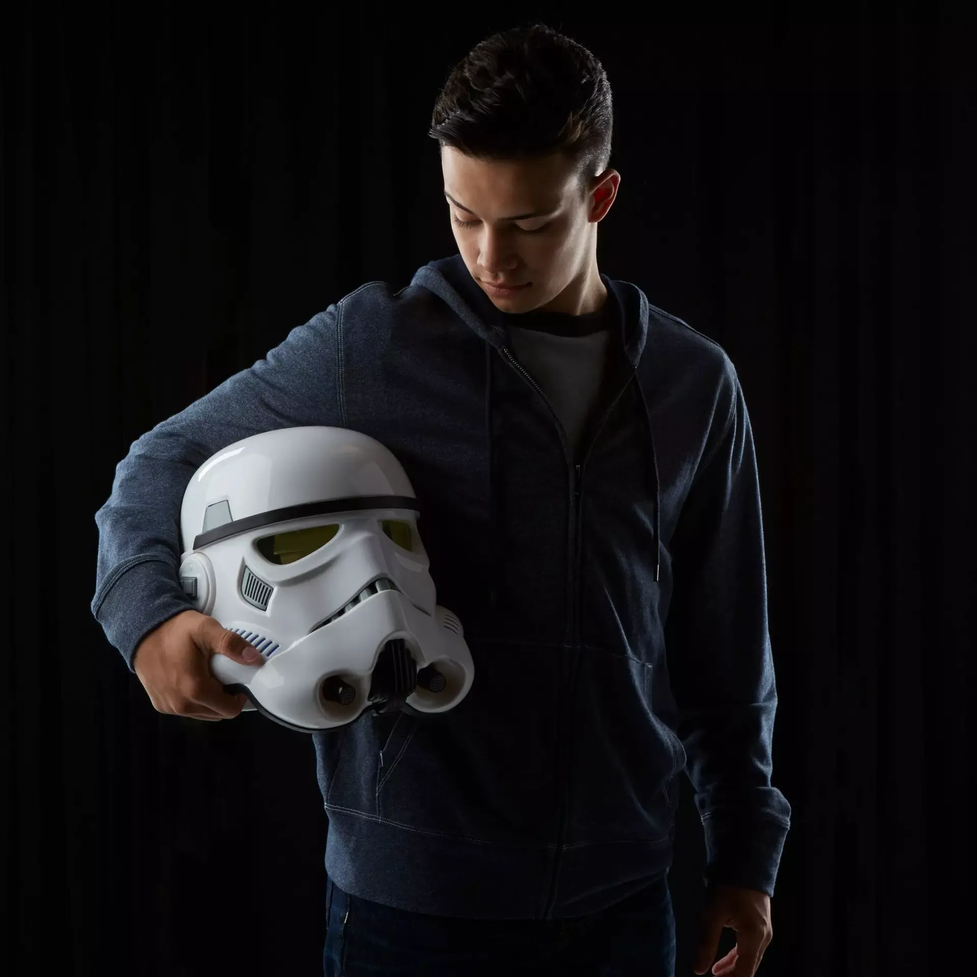 star wars: the black series – imperial stormtrooper electronic helmet - slika 4
