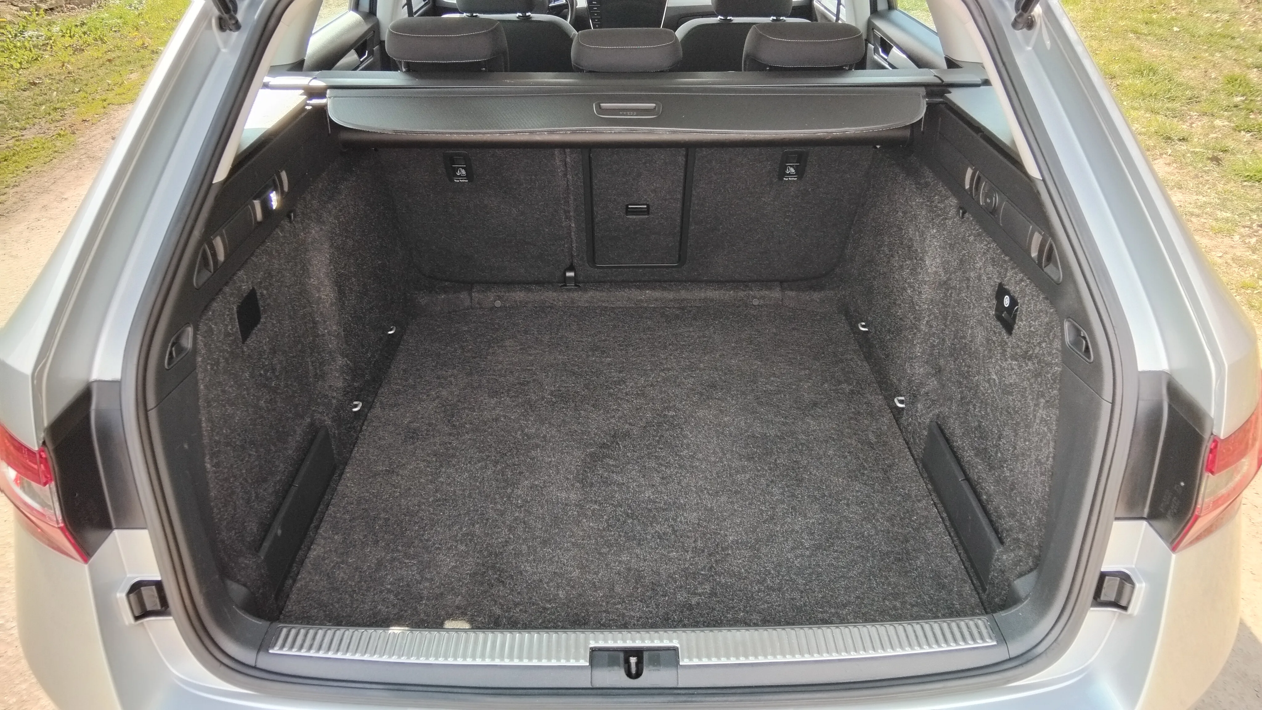 škoda superb combi 2,0tdi dsg, 2020god.140kw, 190ks - slika 18