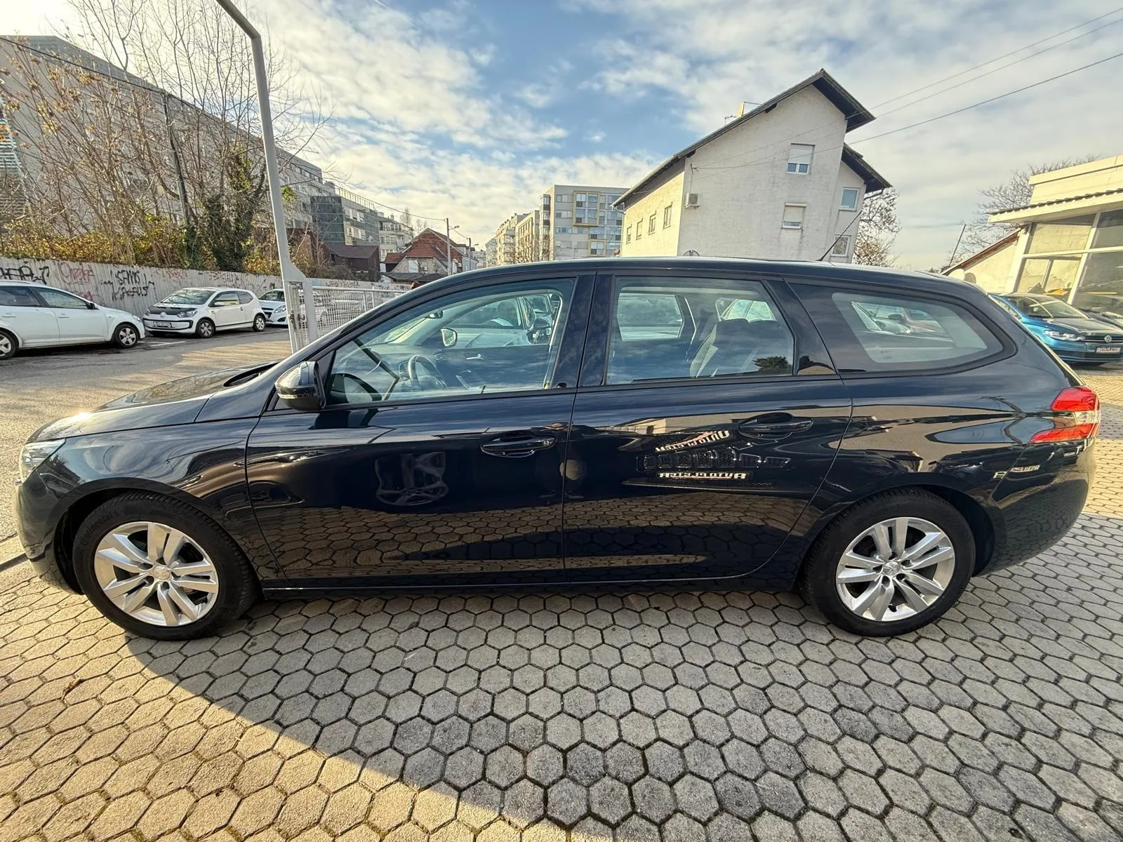 peugeot 308 sw 1,5 bluehdi, navi, parking senzori, 4x garancija! - slika 7