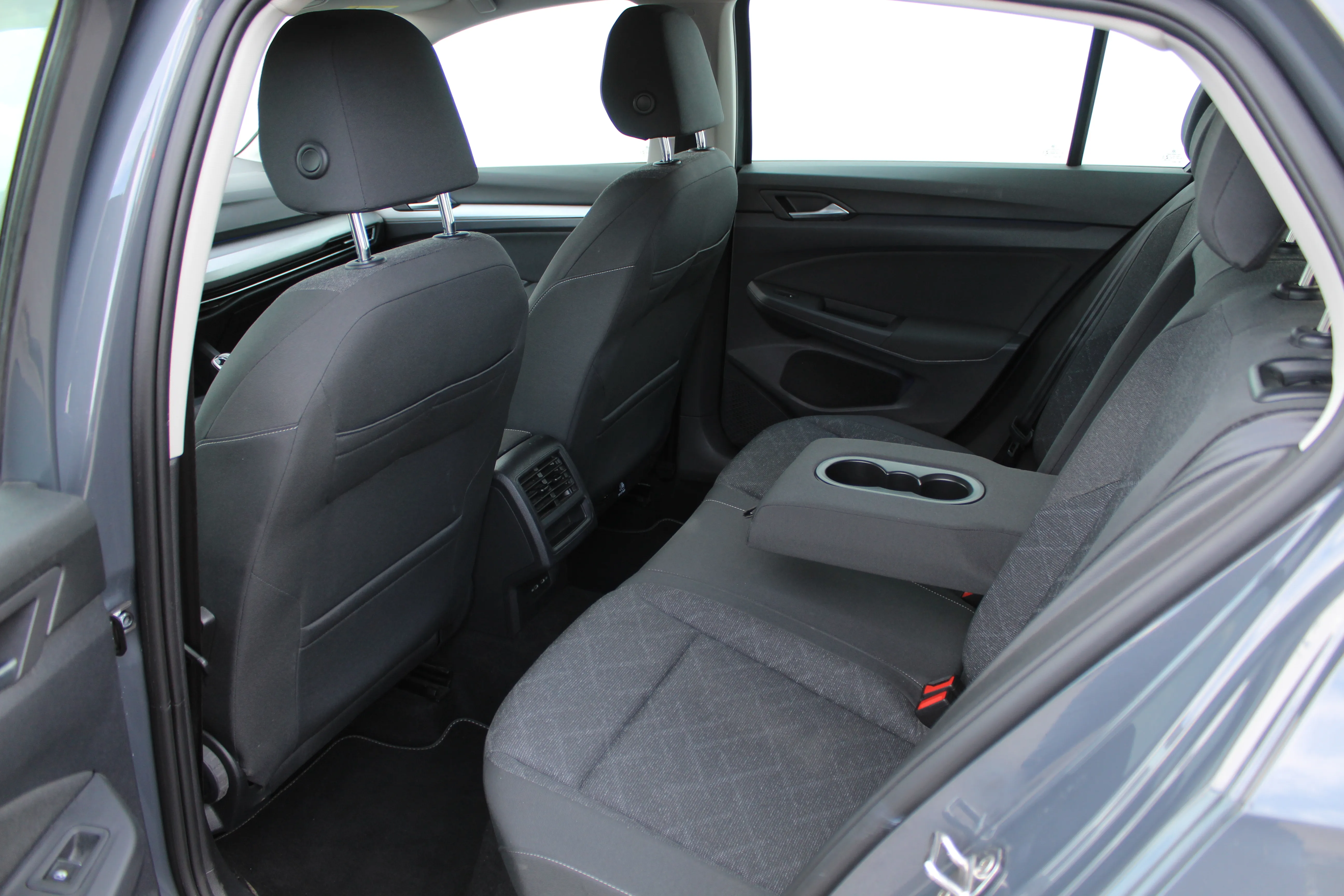 13131 volkswagen golf 2.0 tdi life - slika 11